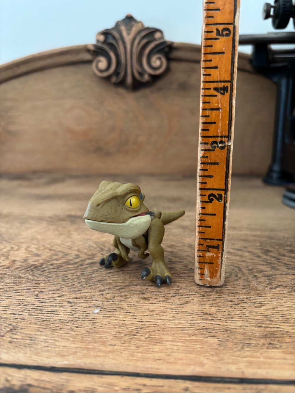 Mattel Snap Squad Jurassic World Velociraptor Delta